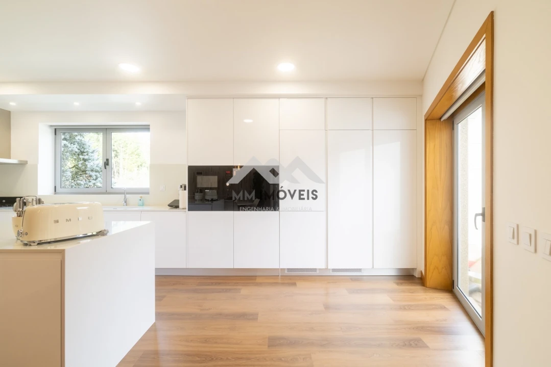 Moradia T6 para Venda em Santa Lucrécia de Algeriz e Navarra Foto 60