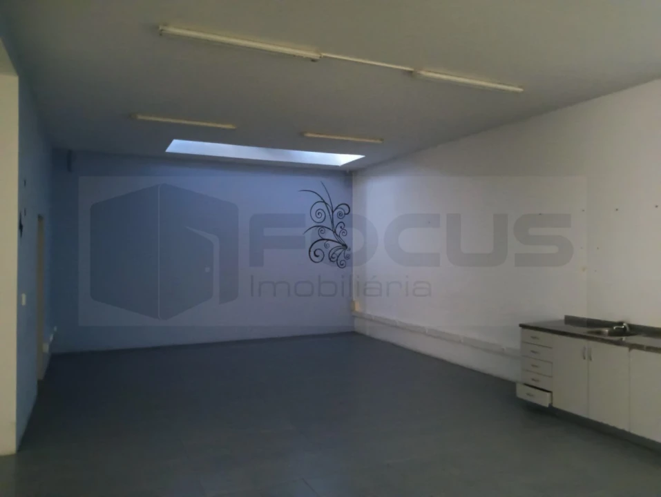 Loja para Arrendamento em São Bernardo Foto 2