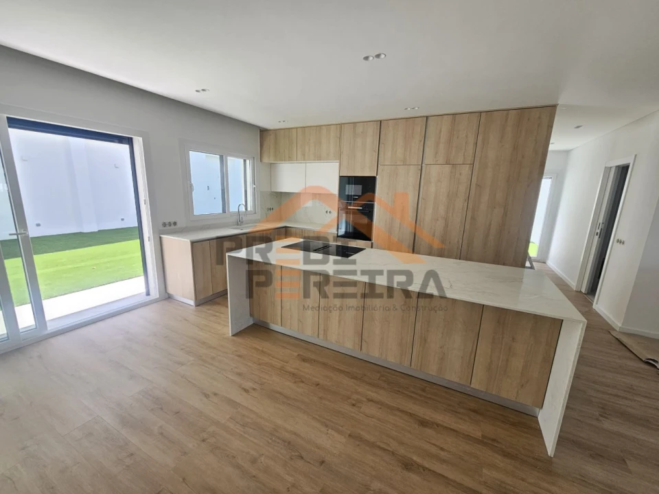 Moradia T5 para Venda em Santa Iria de Azoia, São João da Talha e Bobadela Foto 1