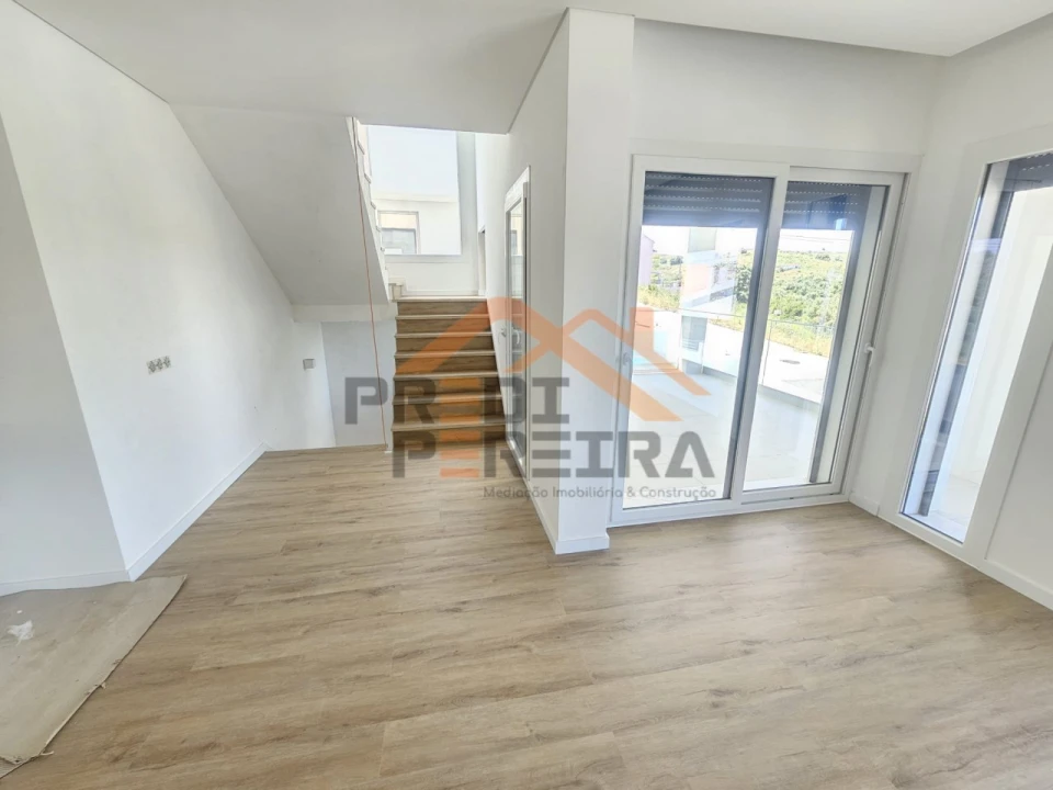 Moradia T5 para Venda em Santa Iria de Azoia, São João da Talha e Bobadela Foto 13