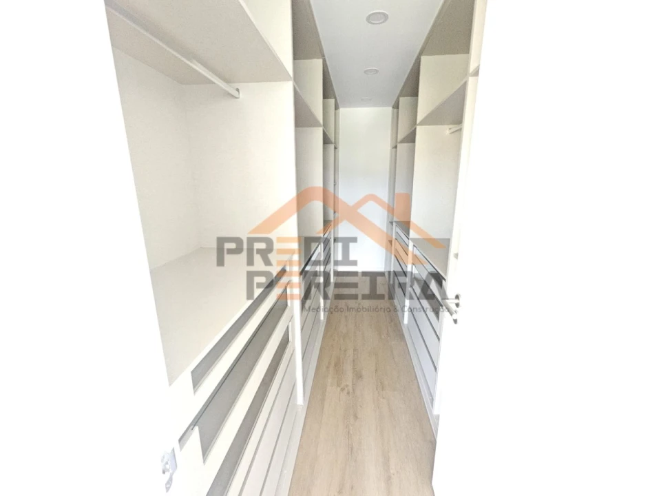 Moradia T5 para Venda em Santa Iria de Azoia, São João da Talha e Bobadela Foto 22