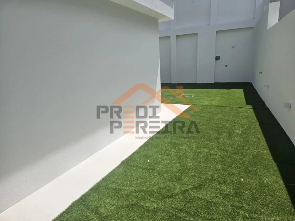 Moradia T5 para Venda em Santa Iria de Azoia, São João da Talha e Bobadela Foto 44