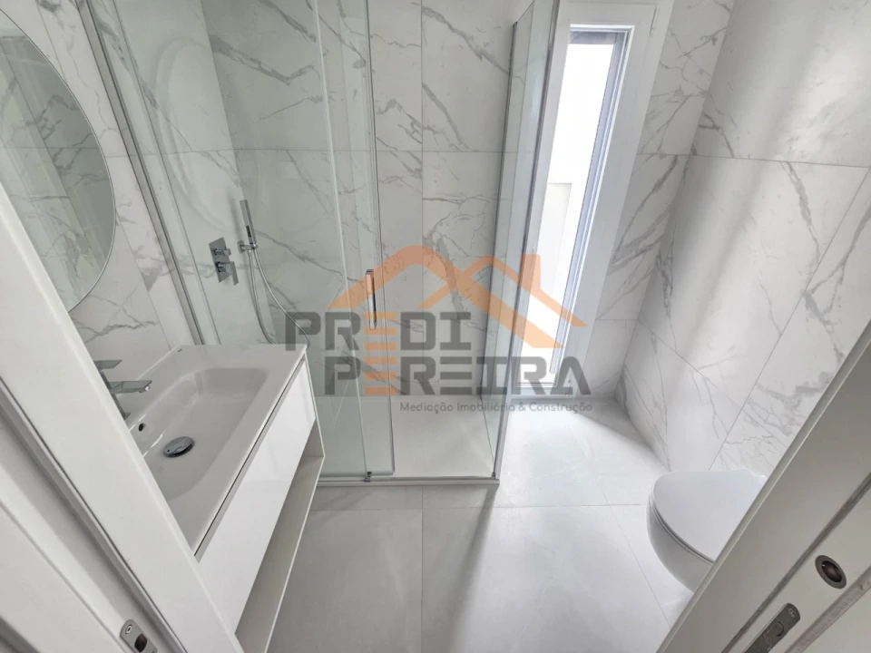 Moradia T5 para Venda em Santa Iria de Azoia, São João da Talha e Bobadela Foto 32