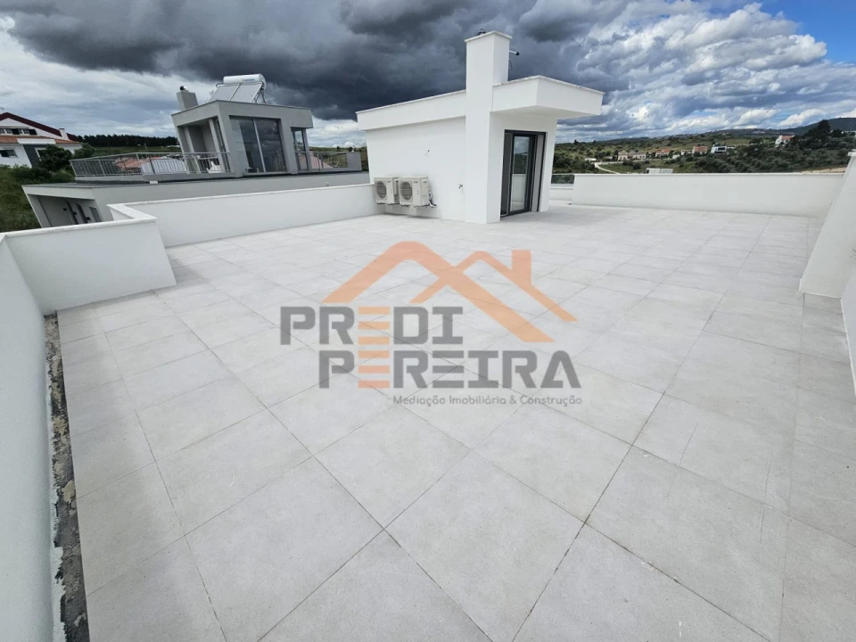Moradia T5 para Venda em Santa Iria de Azoia, São João da Talha e Bobadela Foto 39