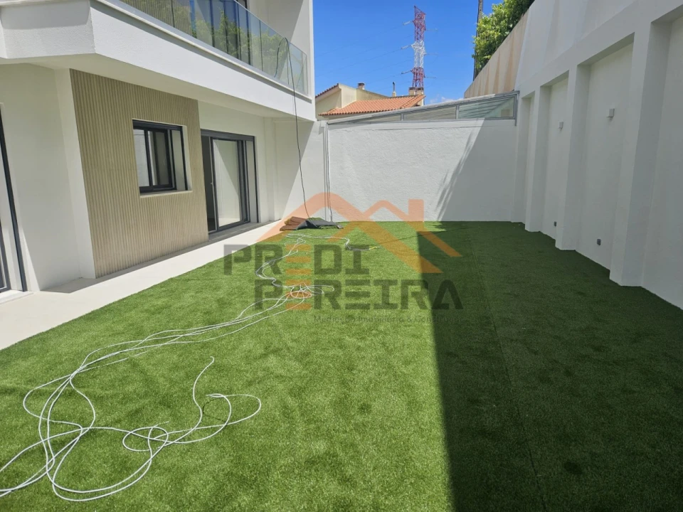Moradia T5 para Venda em Santa Iria de Azoia, São João da Talha e Bobadela Foto 3