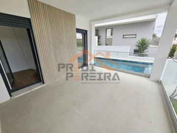 Moradia T5 para Venda em Santa Iria de Azoia, São João da Talha e Bobadela