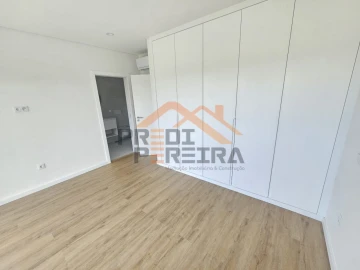 Moradia T5 para Venda em Santa Iria de Azoia, São João da Talha e Bobadela