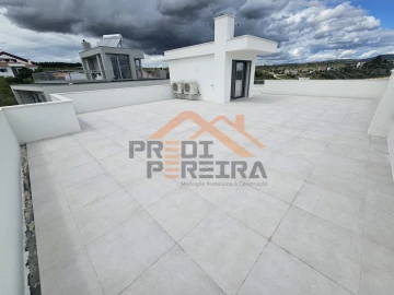 Moradia T5 para Venda em Santa Iria de Azoia, São João da Talha e Bobadela