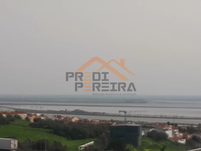 Moradia T5 para Venda em Santa Iria de Azoia, São João da Talha e Bobadela Foto 2