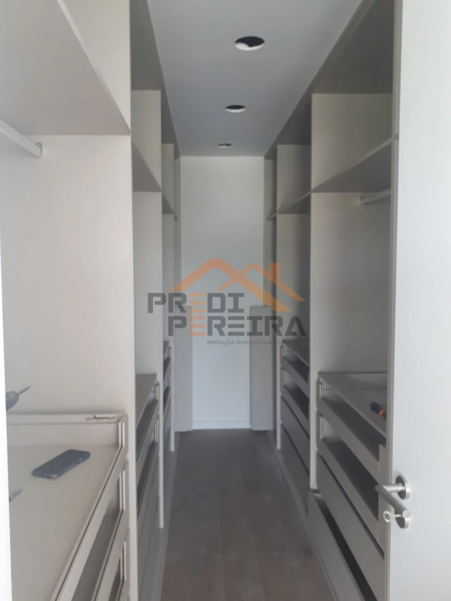 Moradia T5 para Venda em Santa Iria de Azoia, São João da Talha e Bobadela Foto 8