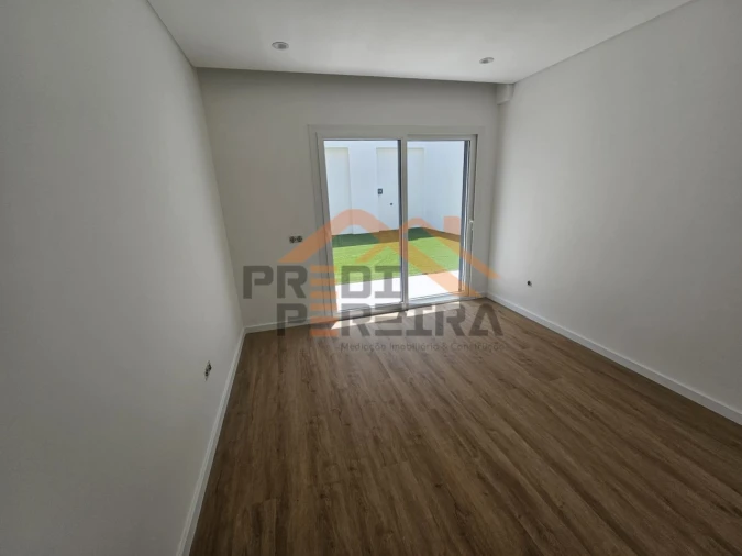 Moradia T5 para Venda em Santa Iria de Azoia, São João da Talha e Bobadela Foto 16