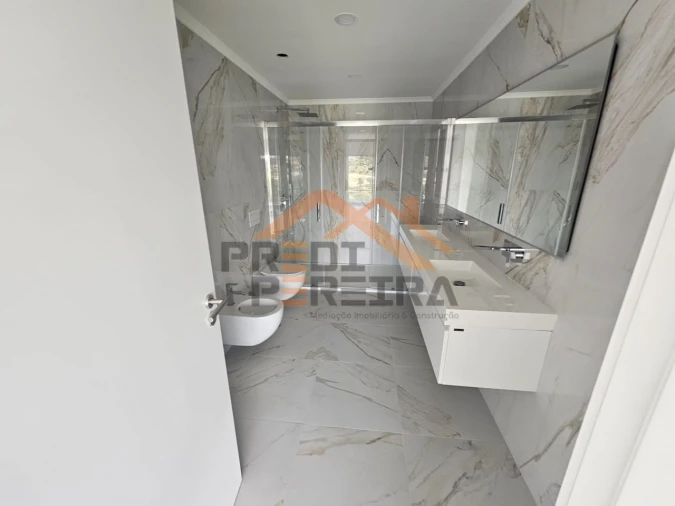 Moradia T5 para Venda em Santa Iria de Azoia, São João da Talha e Bobadela Foto 23