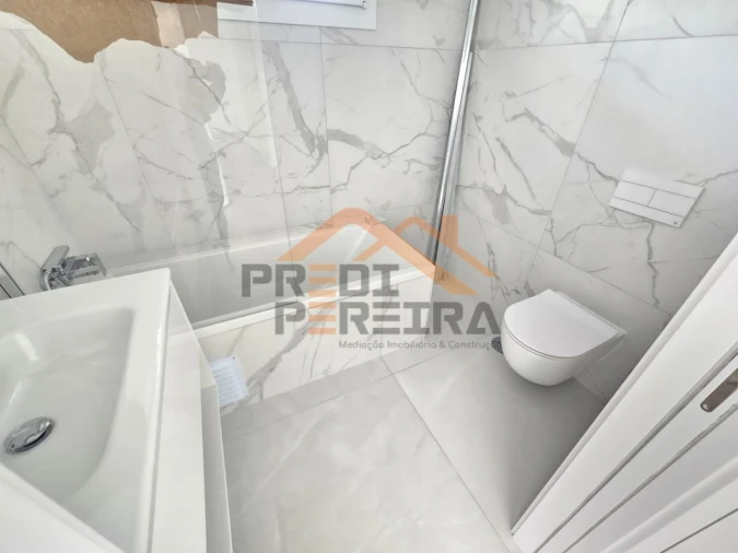 Moradia T5 para Venda em Santa Iria de Azoia, São João da Talha e Bobadela Foto 28