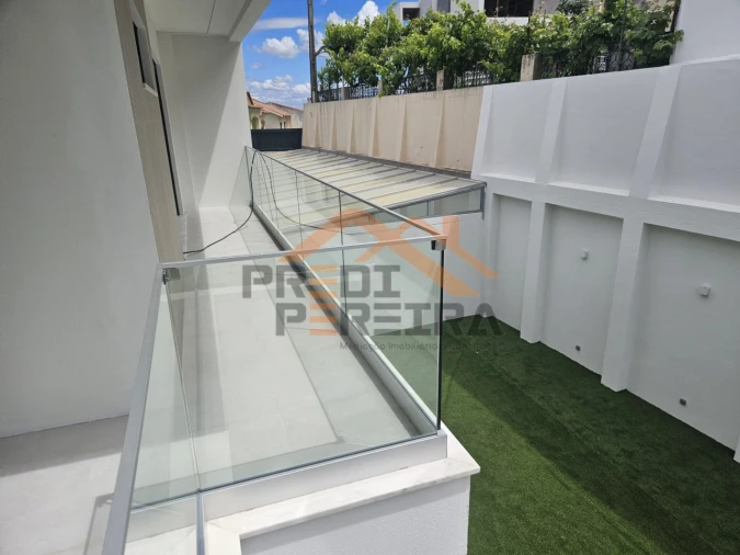 Moradia T5 para Venda em Santa Iria de Azoia, São João da Talha e Bobadela Foto 37