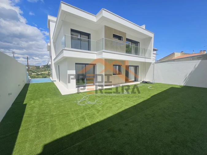 Moradia T5 para Venda em Santa Iria de Azoia, São João da Talha e Bobadela Foto 2