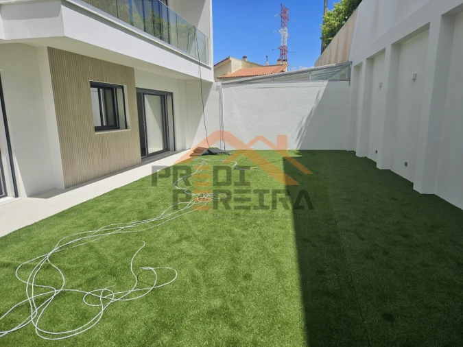 Moradia T5 para Venda em Santa Iria de Azoia, São João da Talha e Bobadela Foto 3