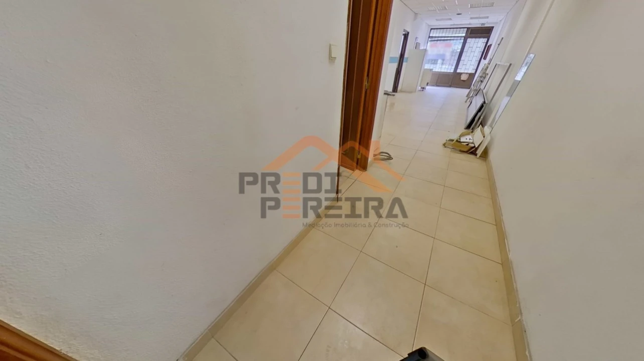 Armazém para Venda em Ramada e Caneças Foto 7