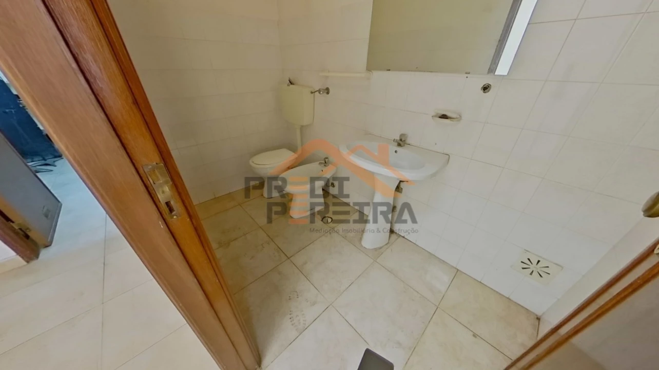 Armazém para Venda em Ramada e Caneças Foto 13