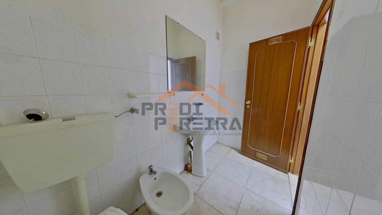 Armazém para Venda em Ramada e Caneças Foto 14