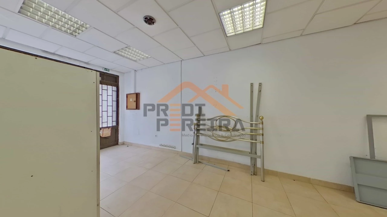 Armazém para Venda em Ramada e Caneças Foto 15