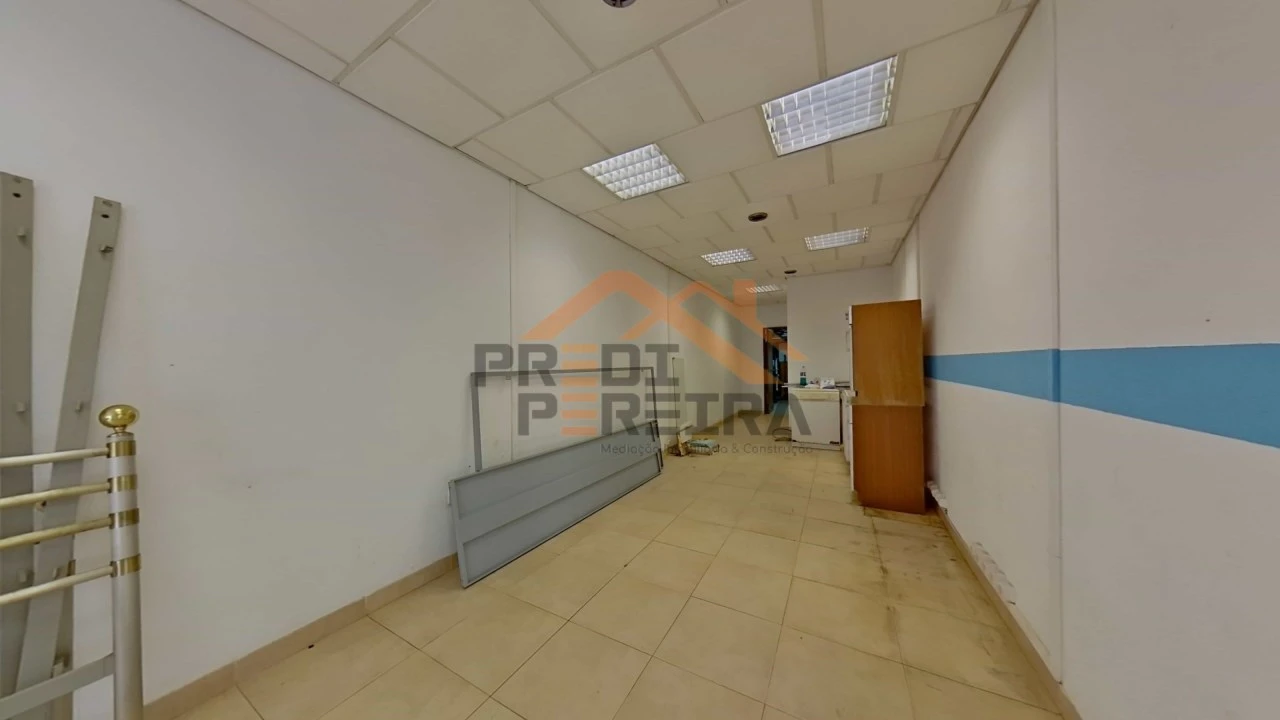 Armazém para Venda em Ramada e Caneças Foto 17