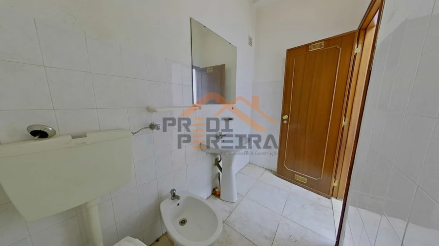 Armazém para Venda em Ramada e Caneças Foto 14