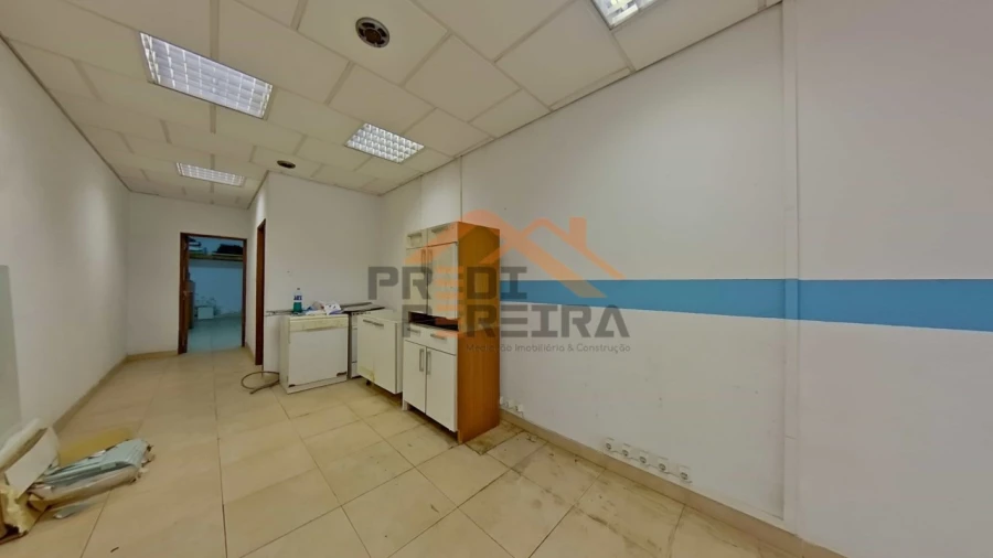 Armazém para Venda em Ramada e Caneças Foto 16