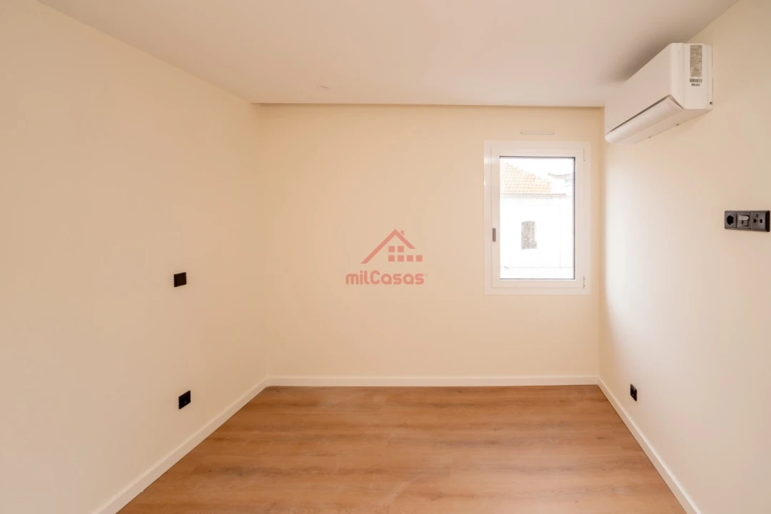 Apartamento T1 para Venda em Santa Maria, São Pedro e Matacães Foto 11