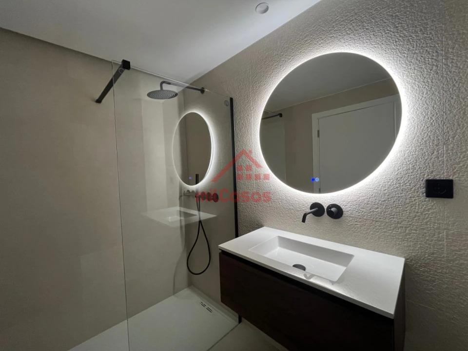 Apartamento T1 para Arrendamento em Santa Maria, São Pedro e Matacães Foto 18