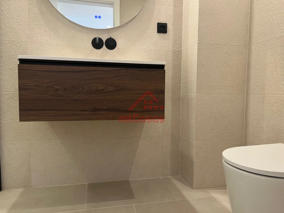 Apartamento T1 para Arrendamento em Santa Maria, São Pedro e Matacães Foto 19