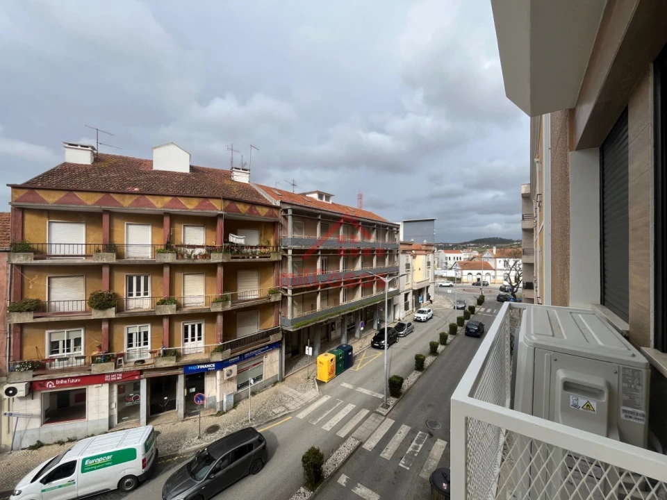 Apartamento T1 para Arrendamento em Santa Maria, São Pedro e Matacães Foto 27