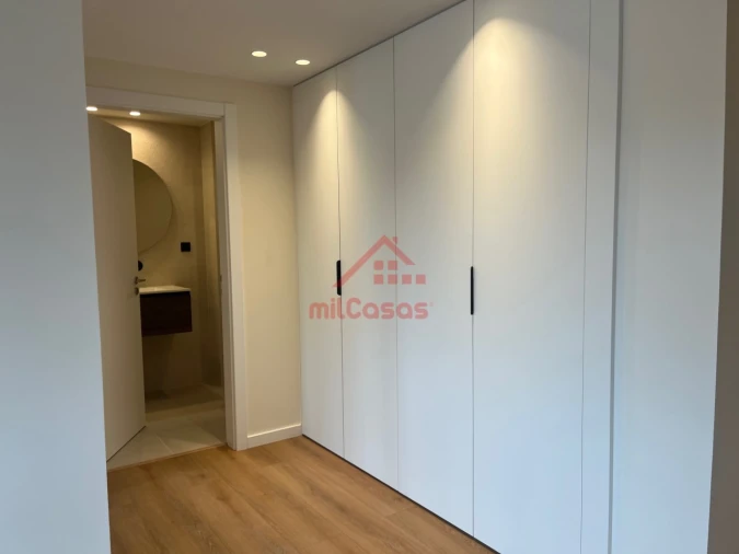 Apartamento T1 para Arrendamento em Santa Maria, São Pedro e Matacães Foto 11