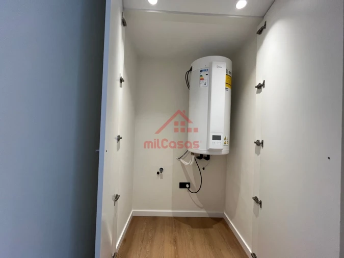 Apartamento T1 para Arrendamento em Santa Maria, São Pedro e Matacães Foto 13