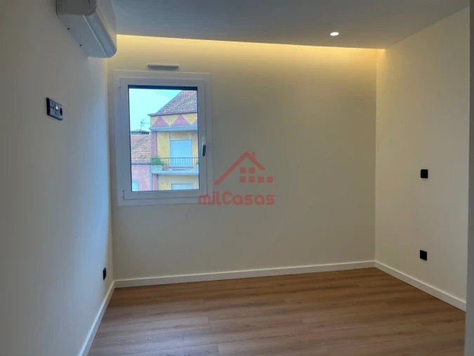 Apartamento T1 para Arrendamento em Santa Maria, São Pedro e Matacães Foto 15