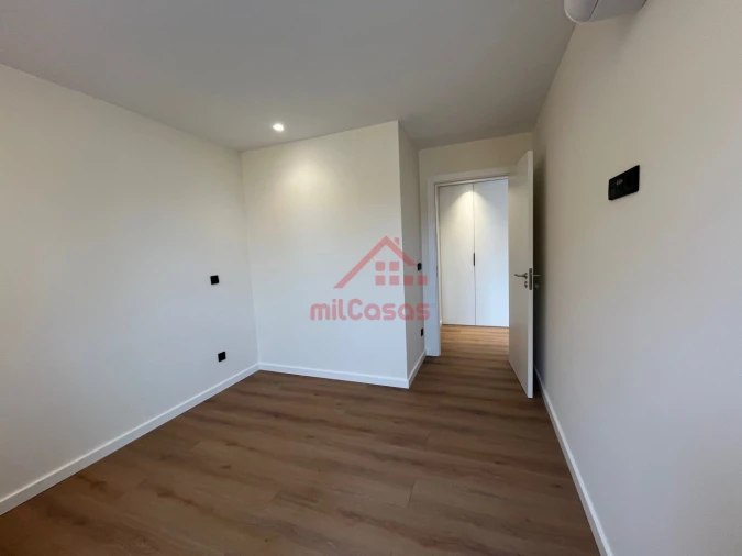 Apartamento T1 para Arrendamento em Santa Maria, São Pedro e Matacães Foto 16