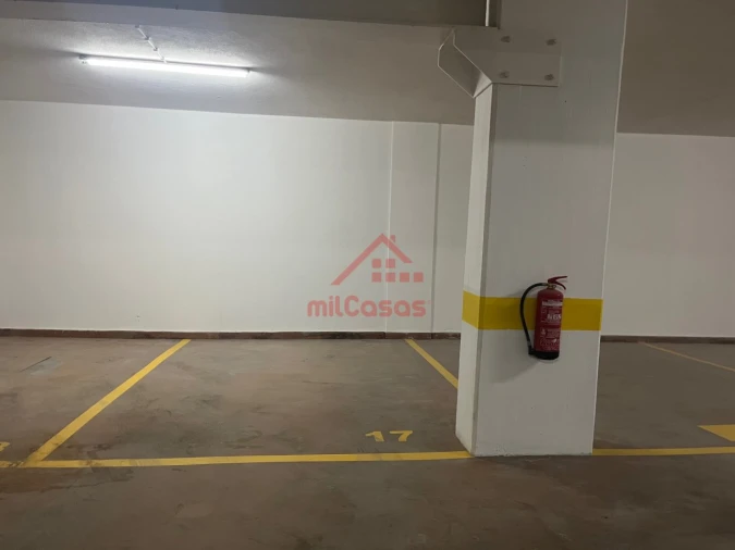 Apartamento T1 para Arrendamento em Santa Maria, São Pedro e Matacães Foto 24