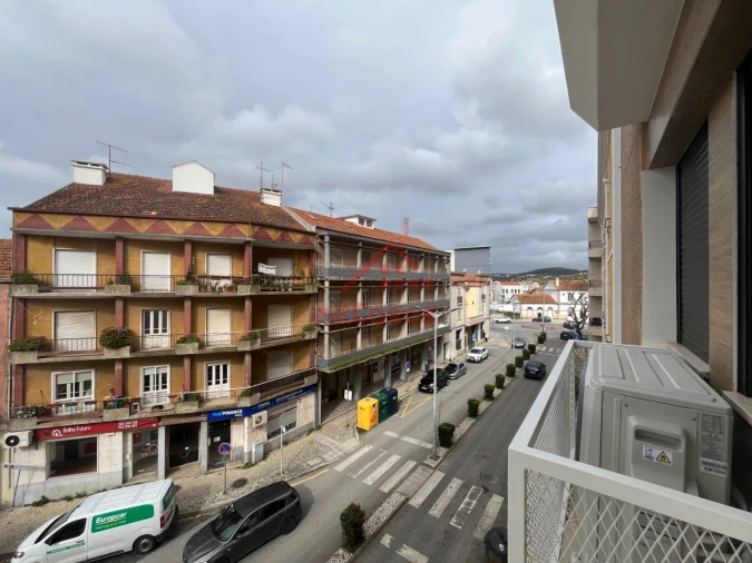 Apartamento T1 para Arrendamento em Santa Maria, São Pedro e Matacães Foto 27