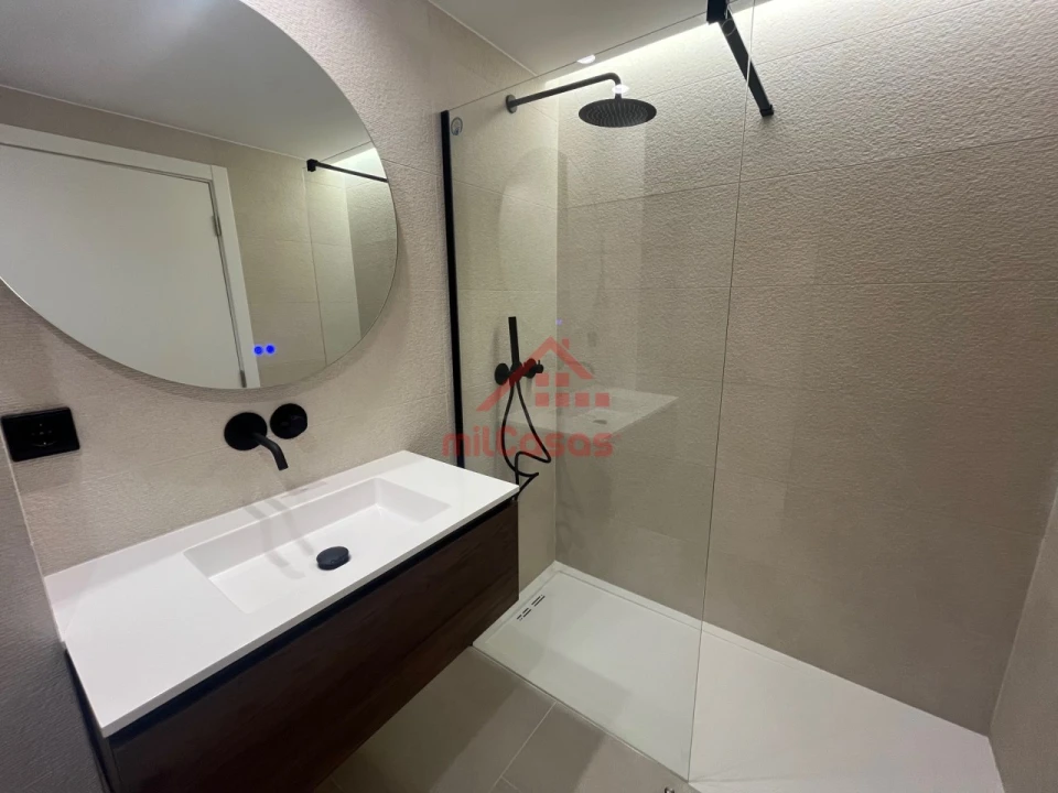 Apartamento T1 para Arrendamento em Santa Maria, São Pedro e Matacães Foto 18