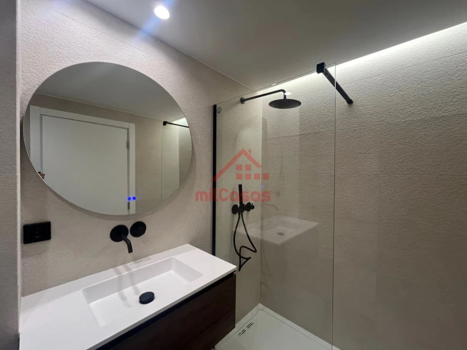 Apartamento T1 para Arrendamento em Santa Maria, São Pedro e Matacães Foto 19