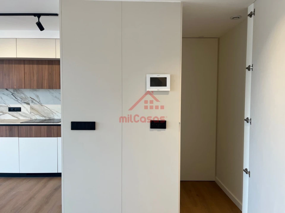 Apartamento T1 para Arrendamento em Santa Maria, São Pedro e Matacães Foto 11