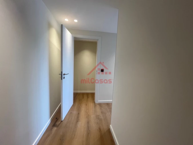 Apartamento T1 para Arrendamento em Santa Maria, São Pedro e Matacães Foto 10