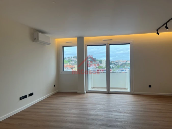 Apartamento T1 para Arrendamento em Santa Maria, São Pedro e Matacães Foto 7