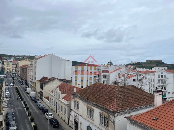 Apartamento T1 para Arrendamento em Santa Maria, São Pedro e Matacães Foto 25