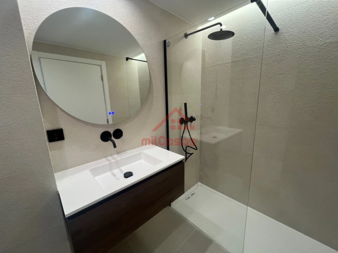 Apartamento T1 para Arrendamento em Santa Maria, São Pedro e Matacães Foto 17