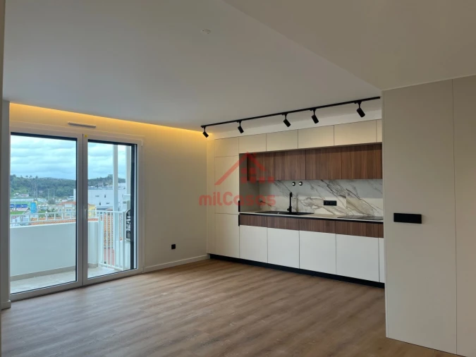 Apartamento T1 para Arrendamento em Santa Maria, São Pedro e Matacães Foto 1