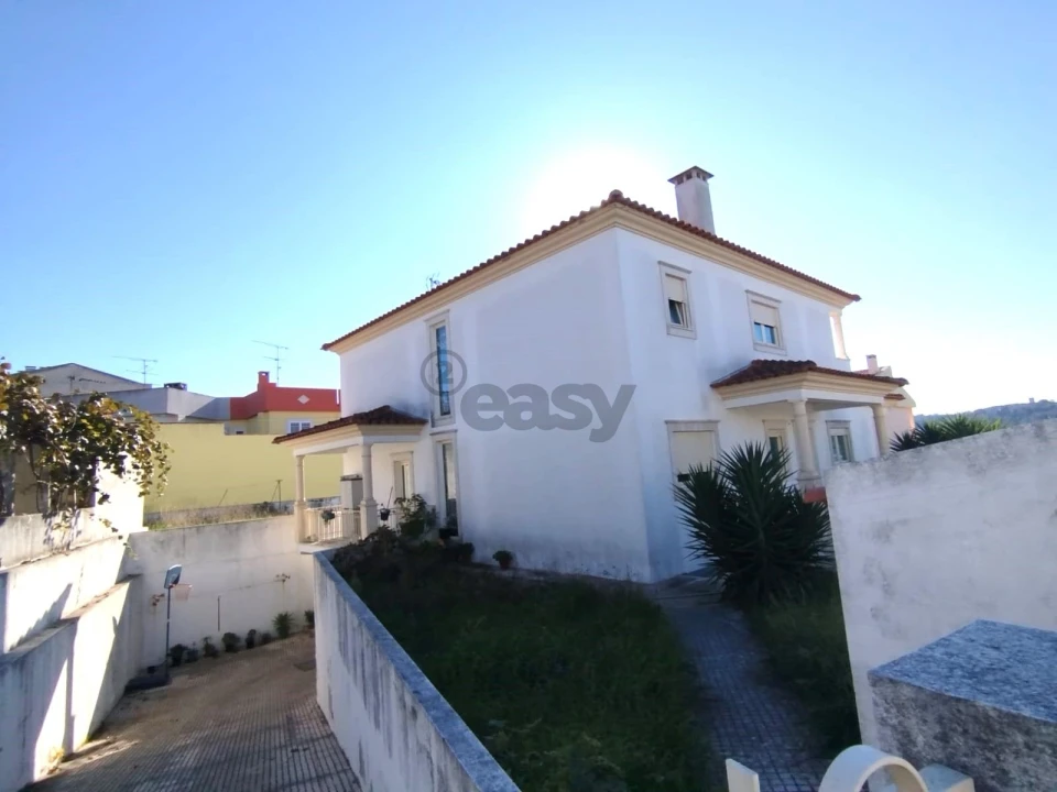 Moradia T4 para Venda em São João Baptista e Santa Maria dos Olivais Foto 8