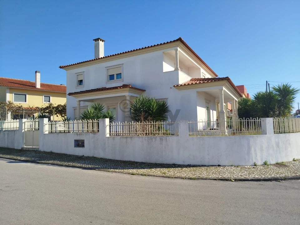 Moradia T4 para Venda em São João Baptista e Santa Maria dos Olivais Foto 2