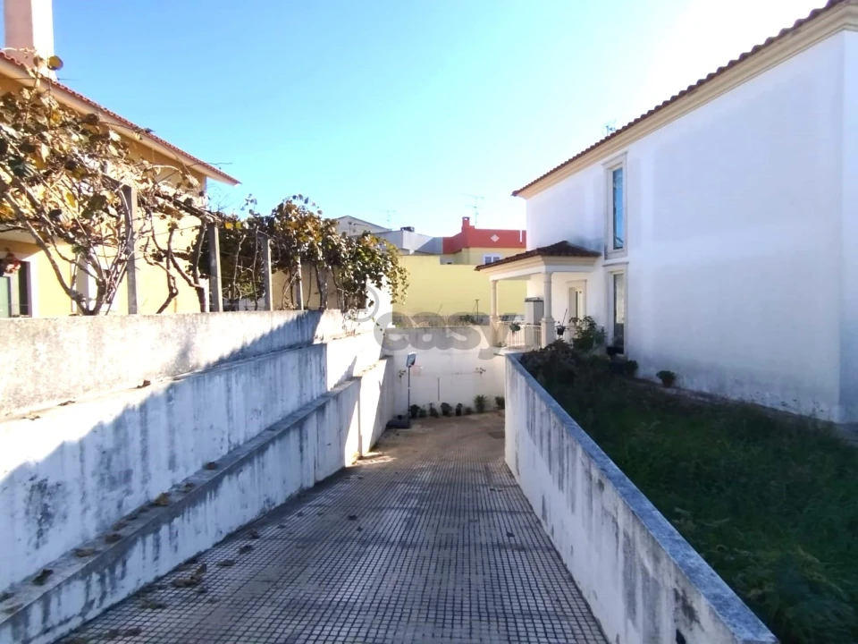 Moradia T4 para Venda em São João Baptista e Santa Maria dos Olivais Foto 5