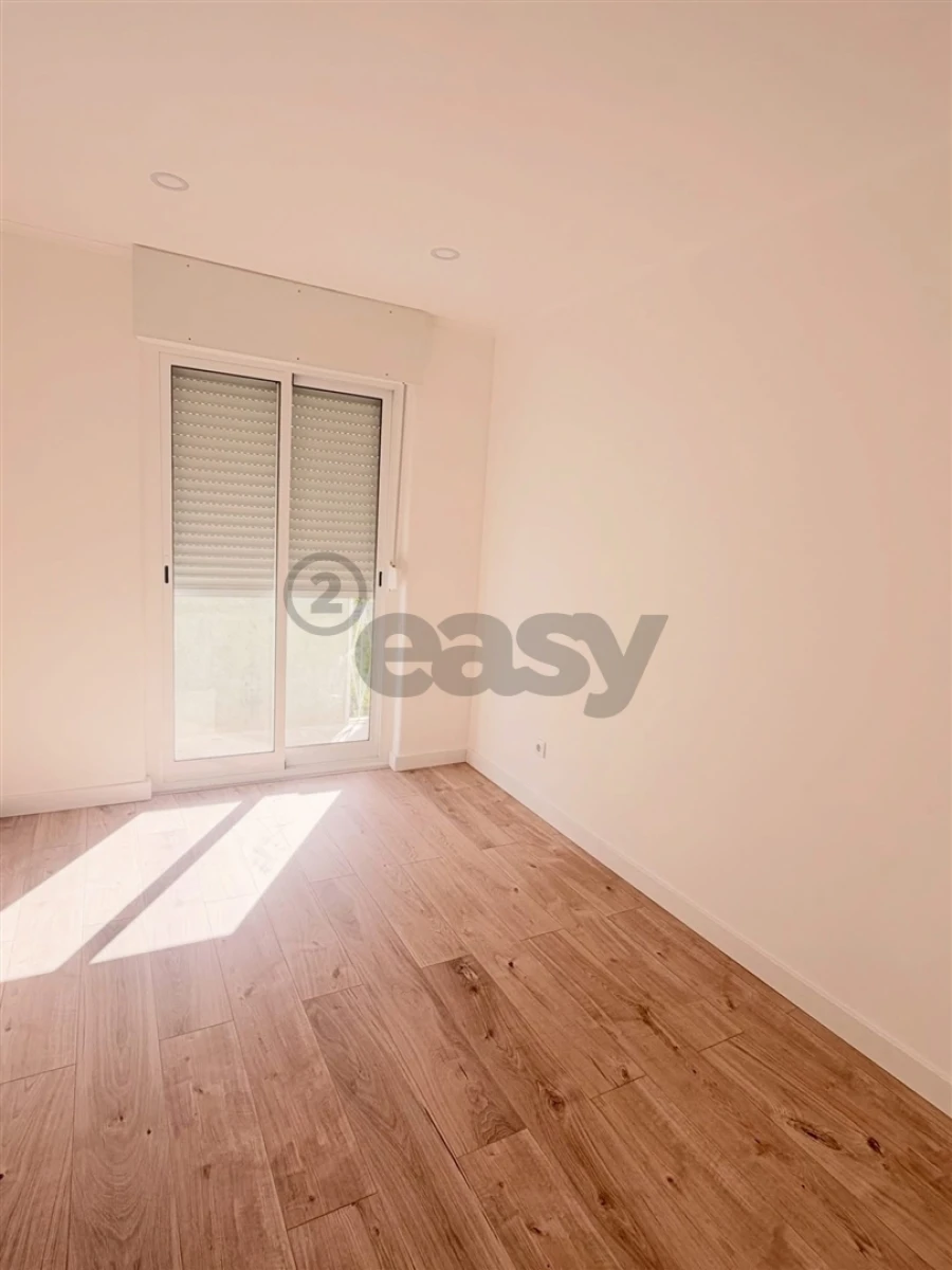 Apartamento T4 para Venda em Águas Livres Foto 10