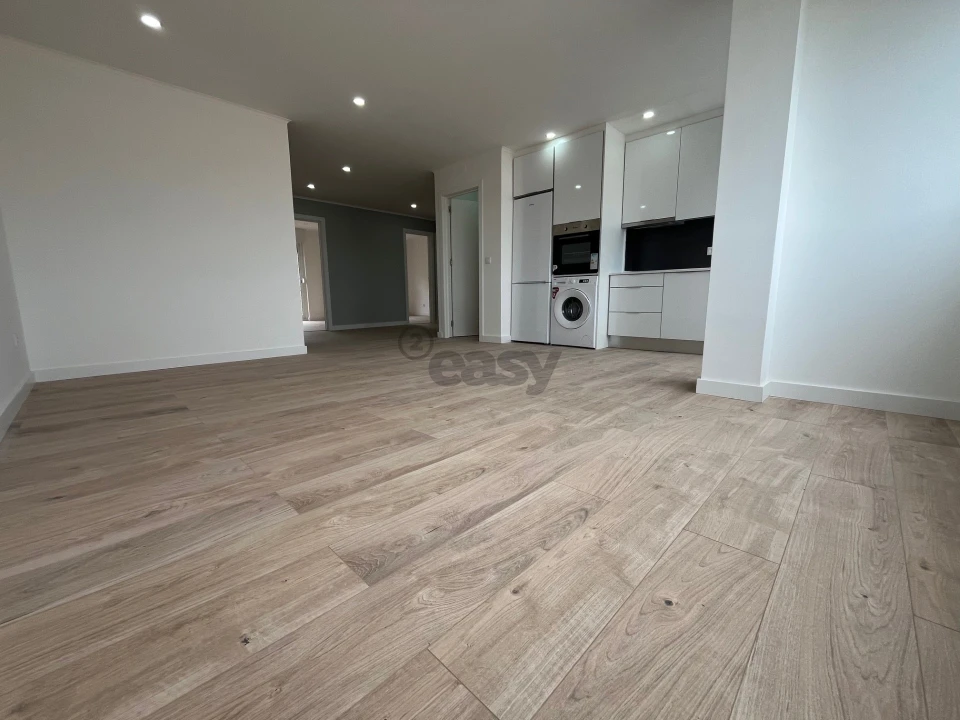 Apartamento T4 para Venda em Águas Livres Foto 1